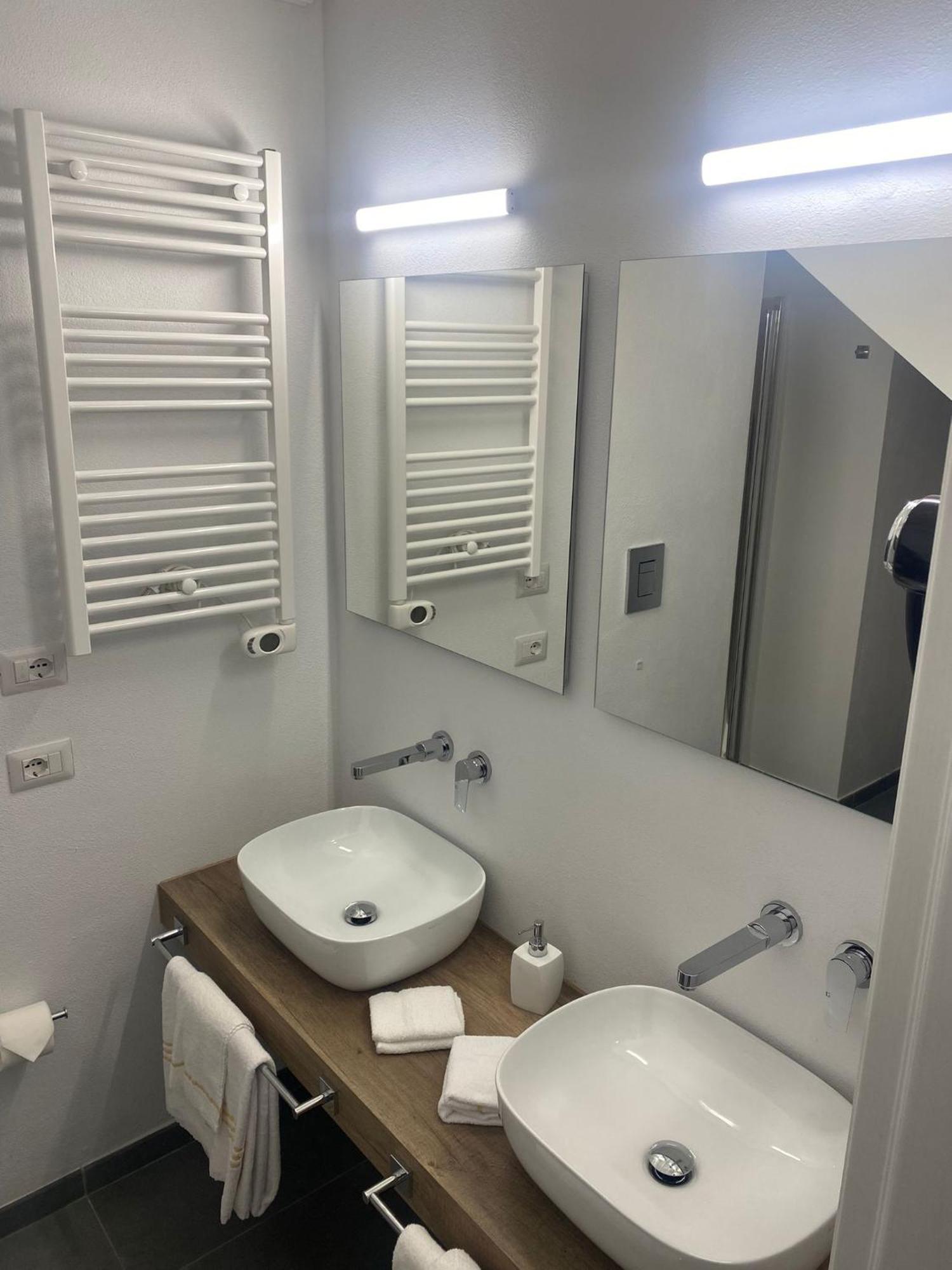 Hotel Luxury Loft 35 Cagliari Esterno foto